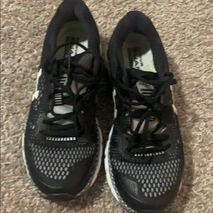 Brand new 8.5 Under Armour running shoes
